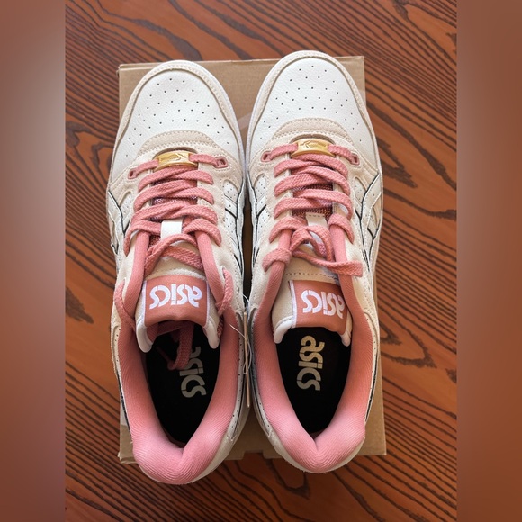 ASICS - Picture 3 of 8